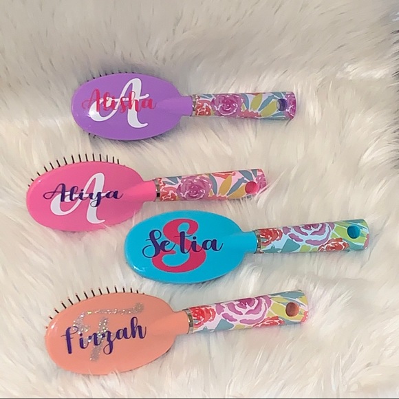 Beauty hairbrush initial name - Picture 9 of 11